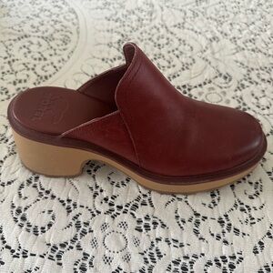 Sorel Women's Brown/Red Leather Mules